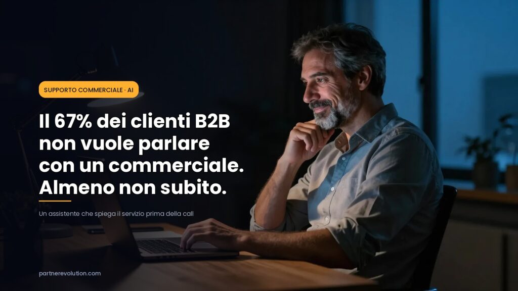 Imprenditore alla scrivania di sera che legge soddisfatto al laptop: il 67% dei clienti B2B non vuole parlare subito con un commerciale